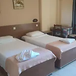 Liros Hotel *